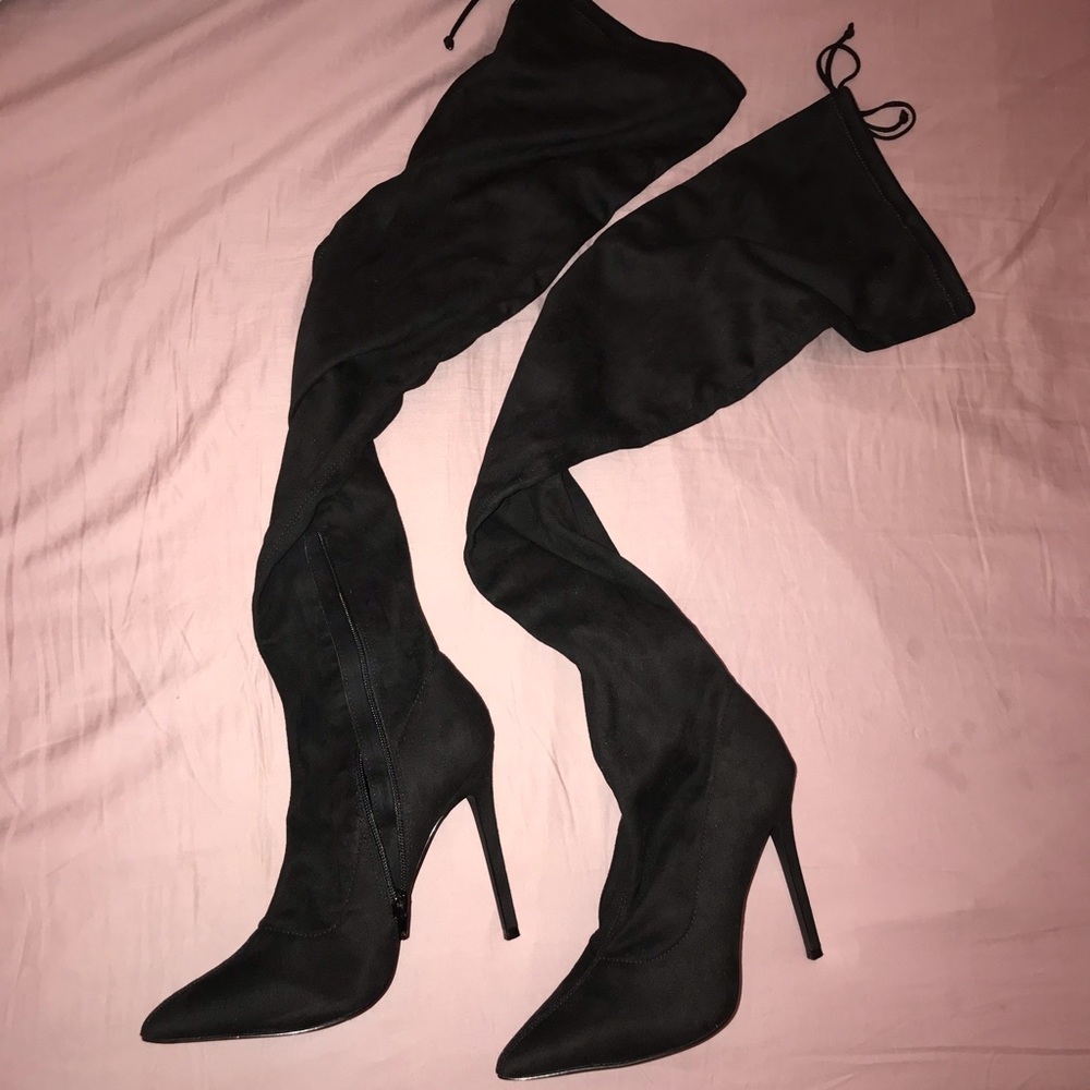 NWOB Black thigh high faux suede boots 7.5